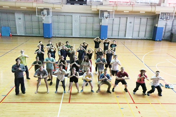 圖片標題:01 主任師長們與美軍團成員們馬步大合照