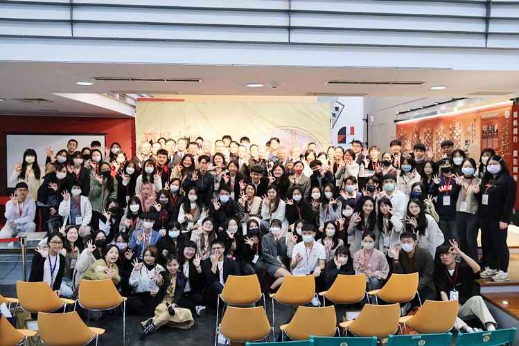 圖片標題:東吳大學-東吳師友計畫專刊照片