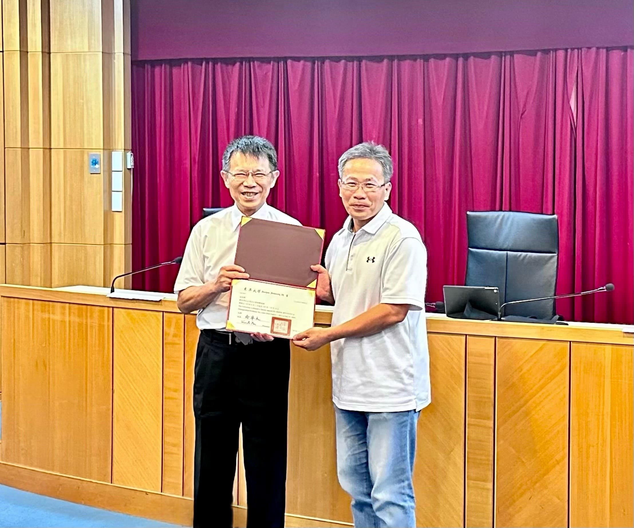 圖片標題:4.112特聘教授-經濟系謝智源老師