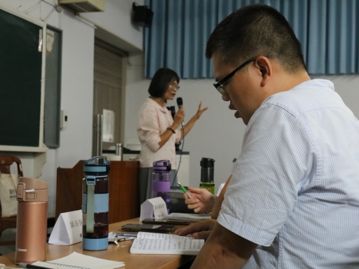 圖片標題:08-同學認真聽演講_batch