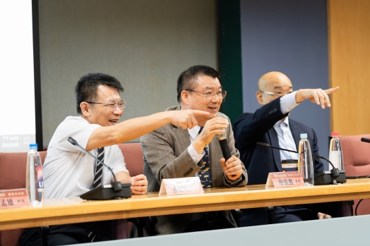 圖片標題:01 校長、廖榮鑫老師、王惠民老師與同學們互動_batch