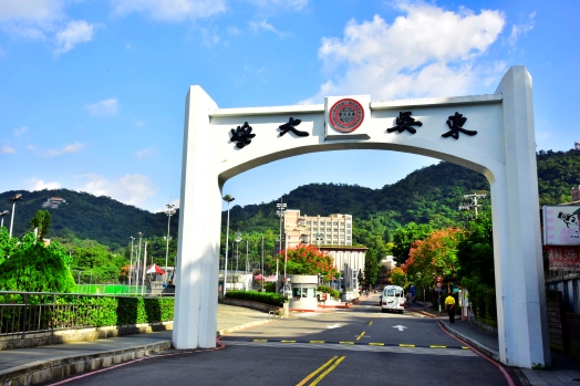 圖片標題:(p118)今日東吳大學校門(朱賢丁攝影)_batch