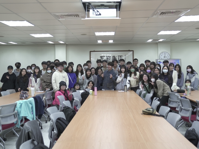 圖片標題:Dcard剪接師Leo親授自媒體經營心法  啟發學生創意思維