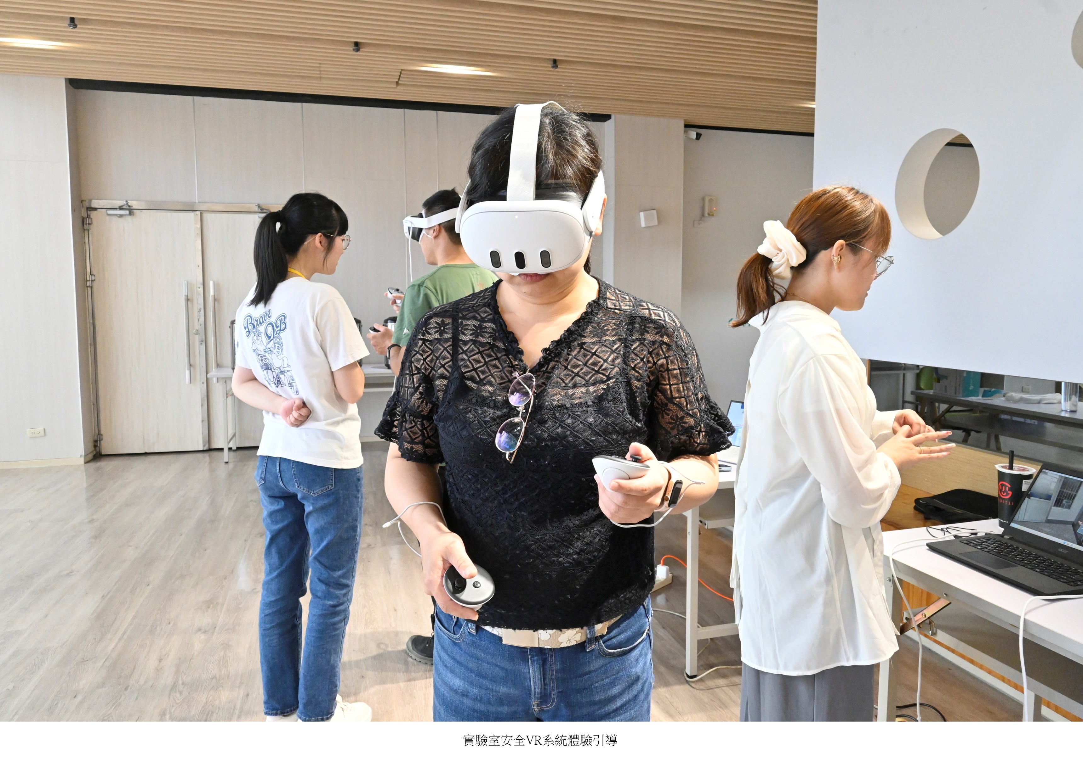 VR實驗室安全系統專班8