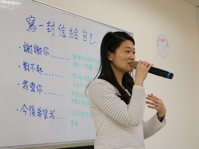 圖片標題:01-寫信給自己，也是與自我內心對話的方式。