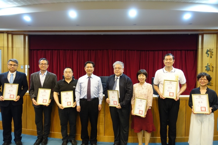 圖片標題:圖一: 111學年度校務發展計畫執行成果優異單位(行政單位)