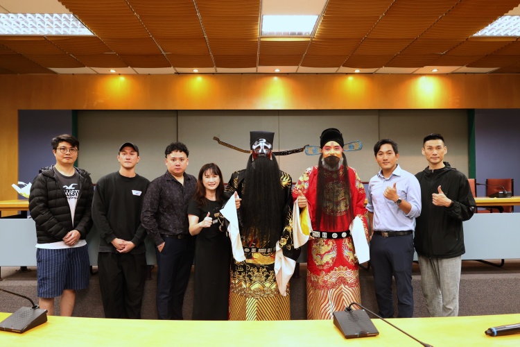 圖片標題:包拯(包青天)扮相與海瑞(海青天)扮相。