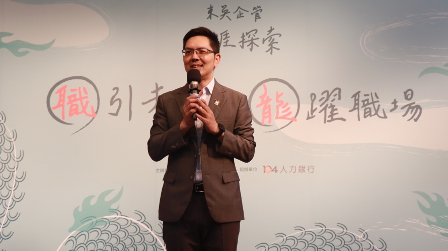 圖片標題:batch_圖一_企管系胡凱傑主任致詞，給予同學勉勵。