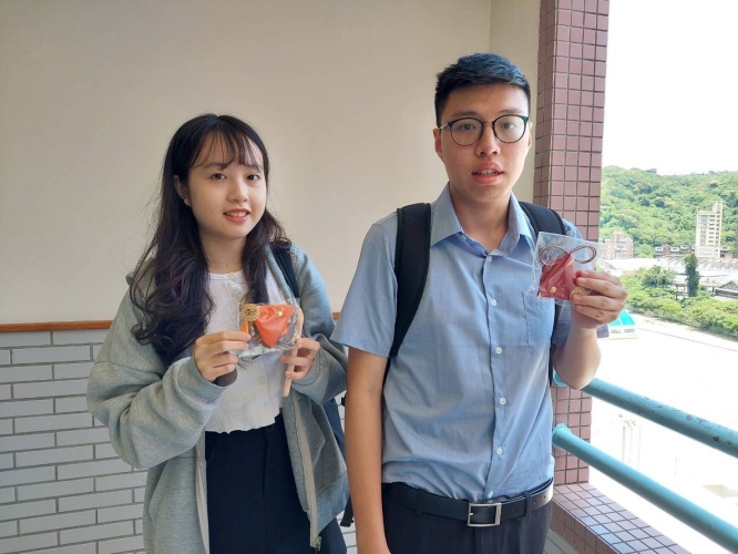 圖片標題:batch_圖三考生與包高中