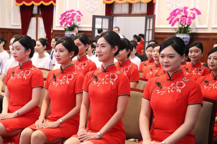 圖片標題:batch_04-身著本校訂製的旗袍參加安全講習維安工作的注意事項說明會