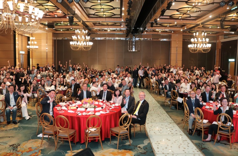 圖片標題:batch_逾300位東吳政治系友及師長大合照