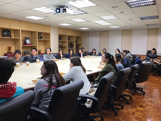 圖片標題:02 教室裡座無虛席