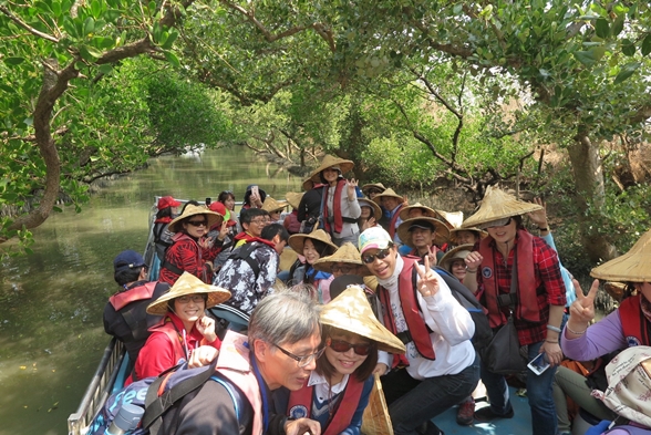 圖片標題:09搭竹筏遊四草綠色隧道