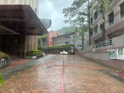 圖片標題:颱風過後校園復原暑期課程及各項活動即將開展。