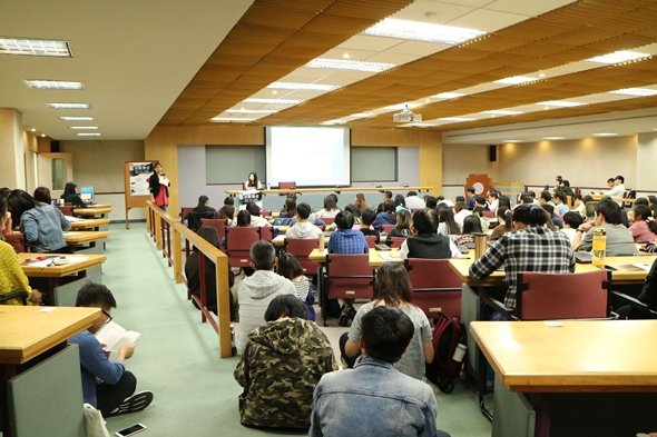 圖片標題:03現場參與講座的同學