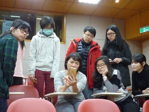 圖片標題:04. 認真聽講的學生