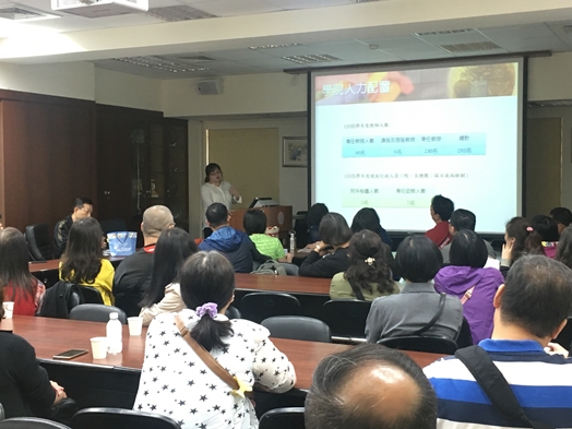 圖片標題:02向家長報告與說明本系相關資訊