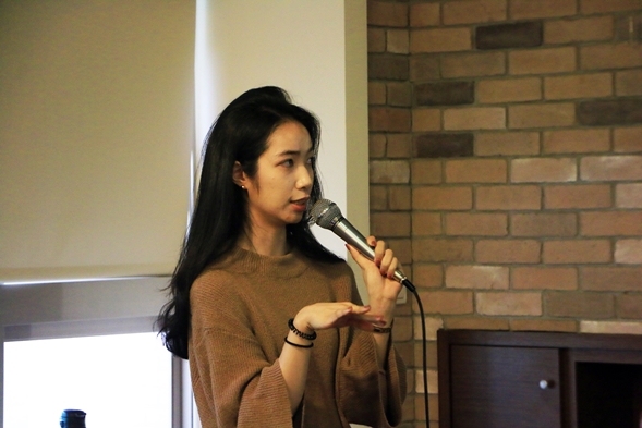 圖片標題:02校友張雅涵分享擔任空服員歷程