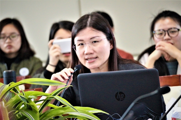 圖片標題:07黃心怡老師進行報告