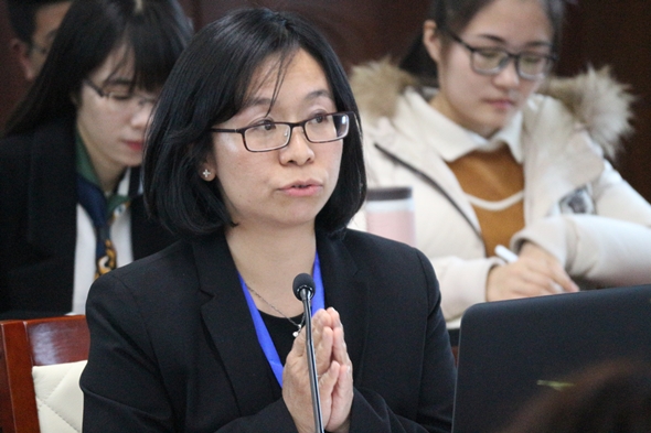 圖片標題:09何婉君老師進行報告