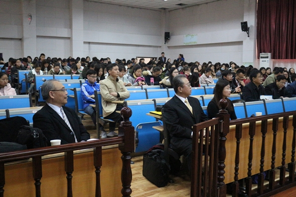 圖片標題:12赴魯東大學進行專題演講