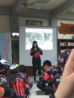 圖片標題:03中文四徐浩文分享探訪魯賓遜爺爺心得