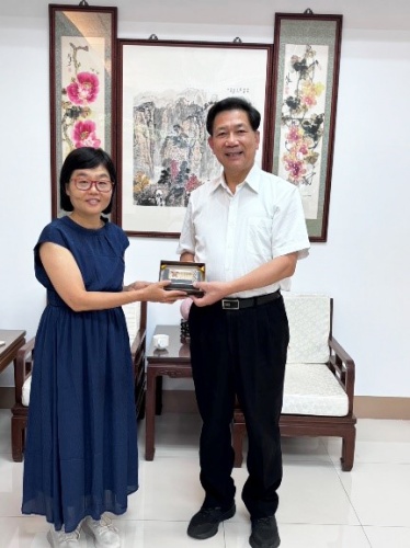 圖片標題:batch_圖一-李怡瑩校長與詹乾隆校長合影0904