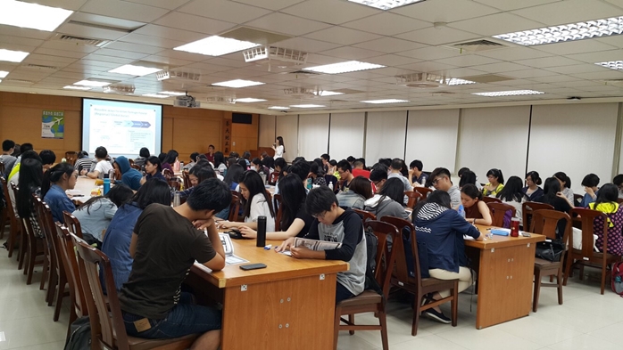 圖片標題:02 教室裡座無虛席