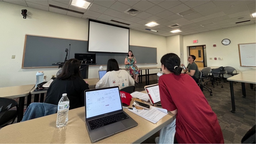 圖片標題:batch_圖九：2024年7月在WPI與Rudolph教授討論