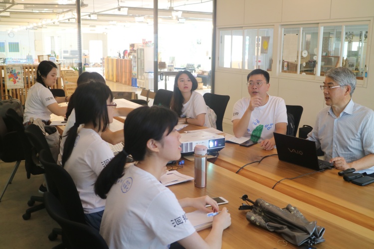 圖片標題:batch_圖3：青年署YOUNG飛計畫，帶領團隊赴日本拜會神山町移住計畫推手大南信也先生