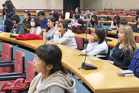 圖片標題:06 學生認真聽講