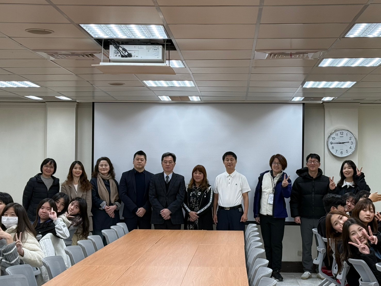 圖片標題:圖三東吳、永平、華明三校師長合影