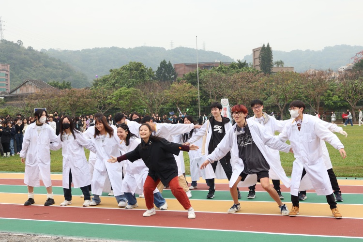 圖片標題:batch_圖六：繞場活動表演