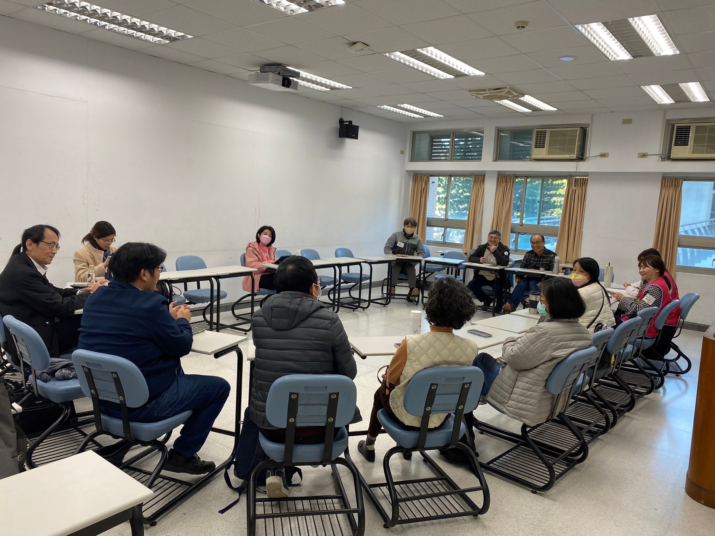 圖片標題:圖四師長們進行分組交流及討論