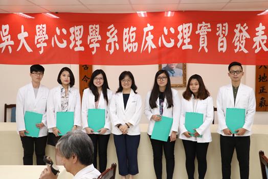 圖片標題:02徐儷瑜主任與加袍生合影 (Copy)