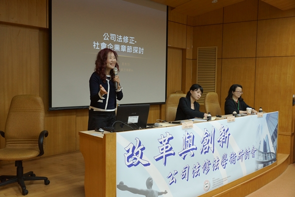 圖片標題:03第二場由王煦棋老師主持、陳盈如老師報告、洪秀芬老師與談。(左至右)