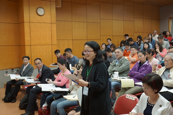 圖片標題:06與會者們討論熱烈