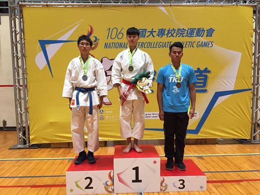 圖片標題:5.空手道一般男子組第一量級頒獎時刻