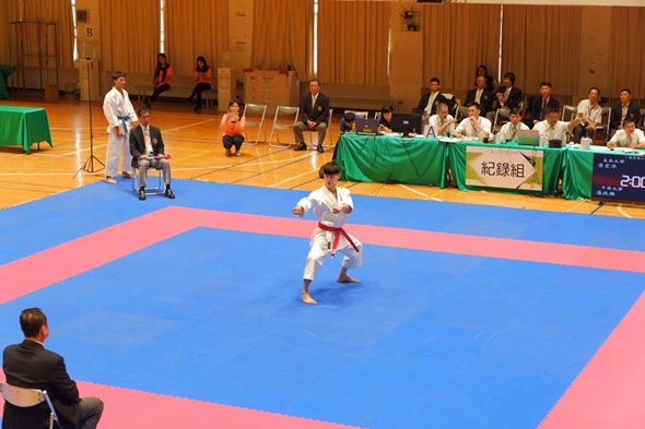 圖片標題:1. 空手道一般男子組個人型比賽畫面