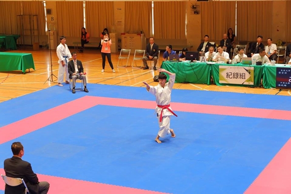 圖片標題:2. 空手道一般男子組個人型比賽畫面