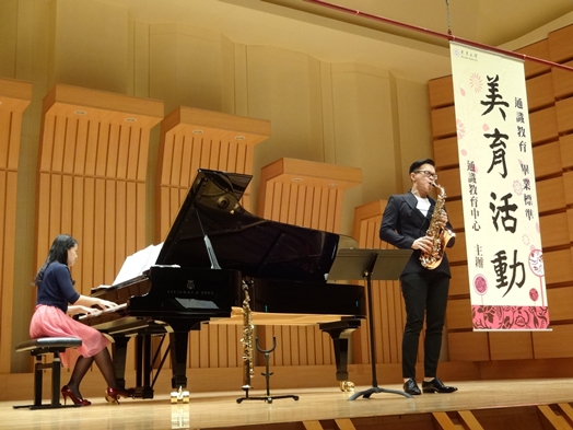 圖片標題:03 兩位演奏者專注於表演的神情。