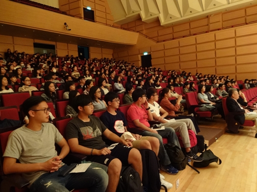 圖片標題:02 松怡廳座無虛席，東吳學生參與相當踴躍。