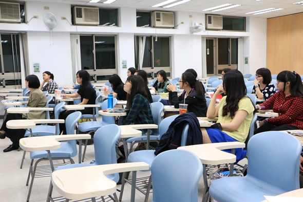 圖片標題:圖四： 同學們專心聽講