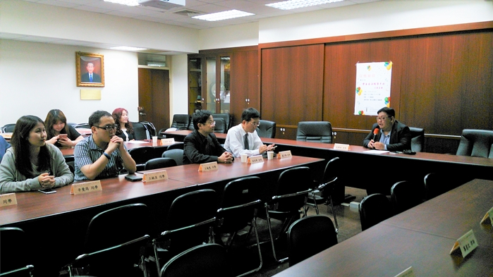 圖片標題:02學生課外學習暨生涯輔導委員會中心主任胡博硯老師致詞