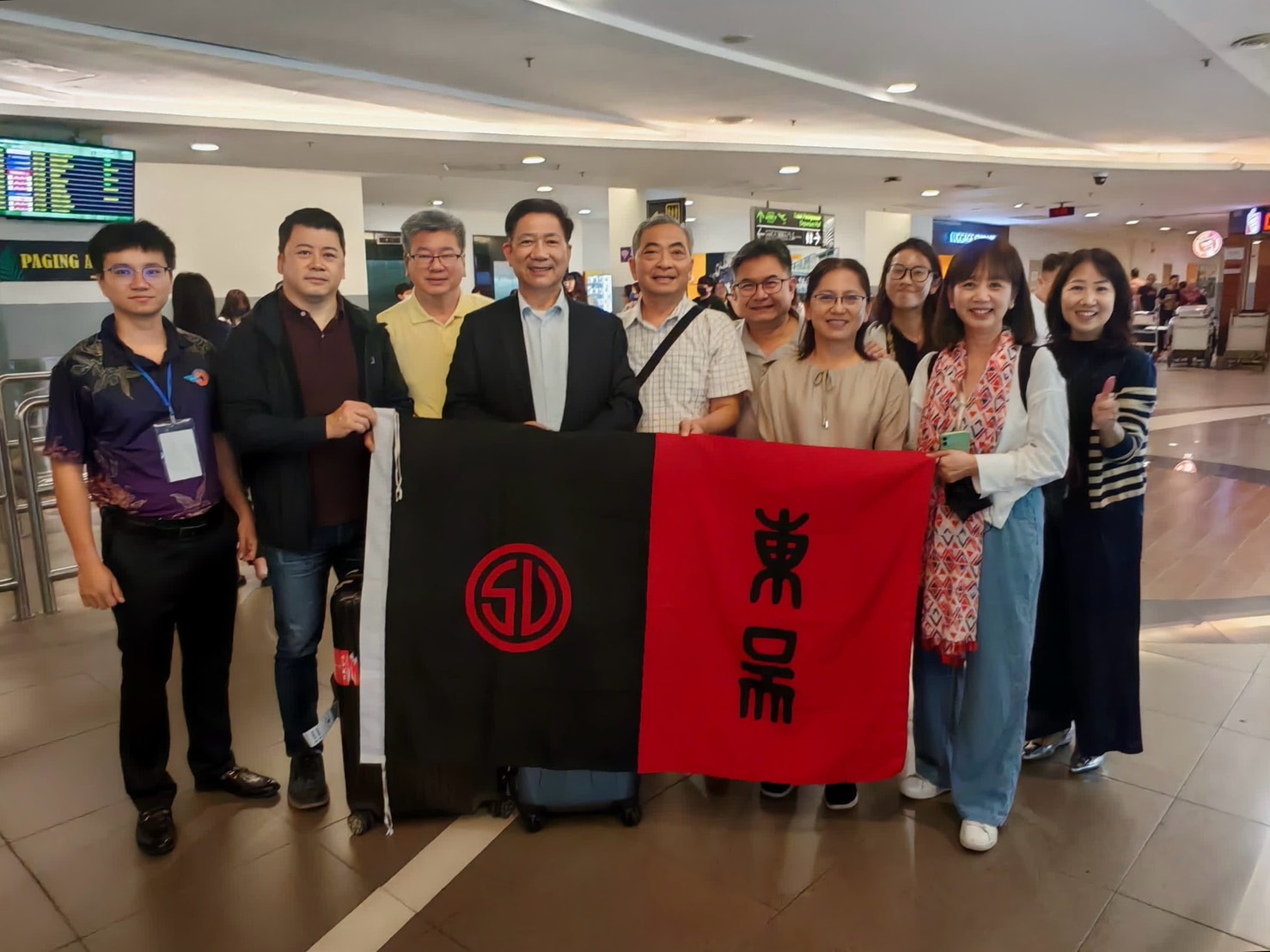 圖片標題:5._馬來西亞校友會接機