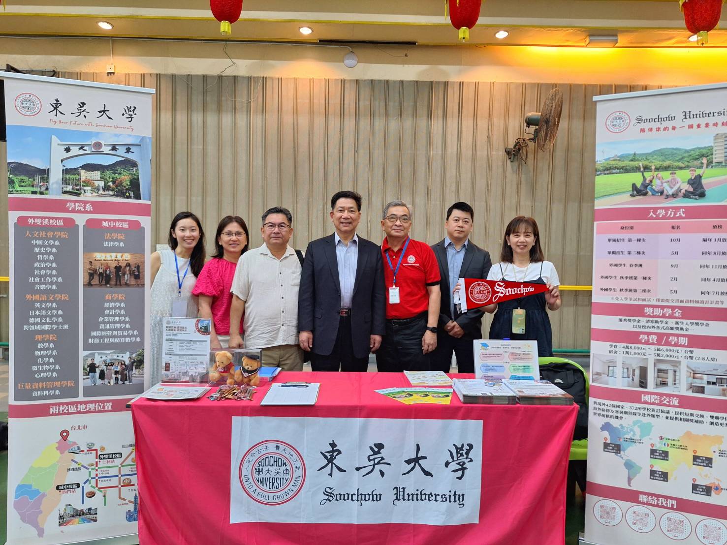 圖片標題:7._本校校長、國際處同仁暨校友參加檳城教育展