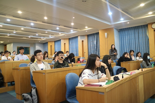 圖片標題:04 同學認真參與映後座談會