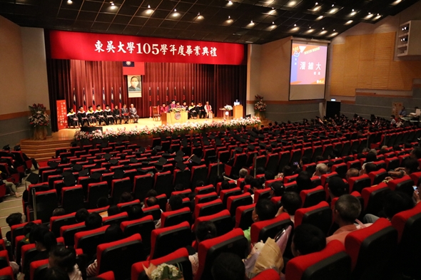圖片標題:02東吳大學105學年度畢業典禮於6月10日至11日舉行
