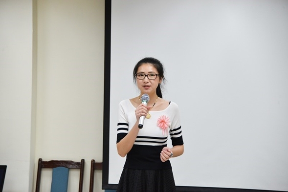 圖片標題:05活動主持人：國貿系二年級丁悅同學