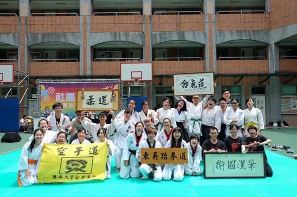 圖片標題:08 5月17日為城中五武術社團聯合進行各項武術表演。